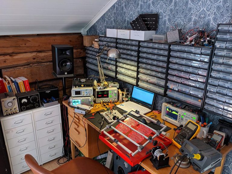My little workshop corner in the recording room of my studio